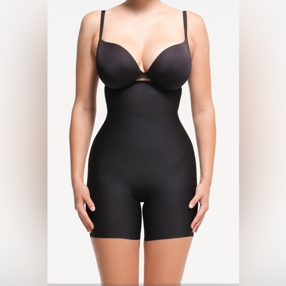 SKIMS BODY CORE SCULPT HIGH-WAISTED SHORT size Large - Picture 1 of 10